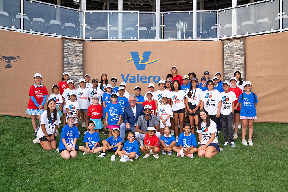 First Tee Kids with VTO Champion and Valero Chair
