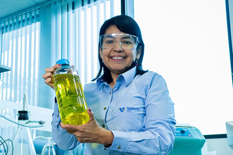 An employee at Valero Peru.