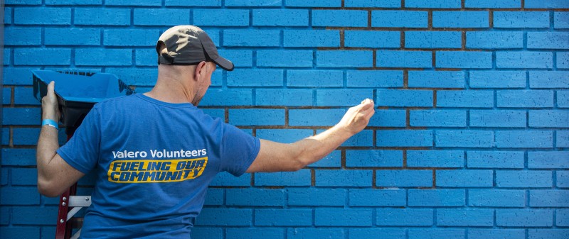 Valero Volunteer at United Way Day of Caring